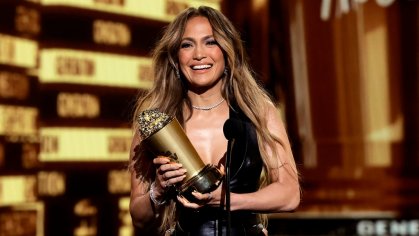 Jennifer Lopez Receives Generation Award at 2022 MTV Movie & TV Awards – The Hollywood Reporter