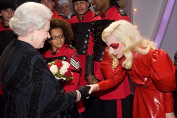 Queen Elizabeth Meeting Celebrities [PHOTOS]