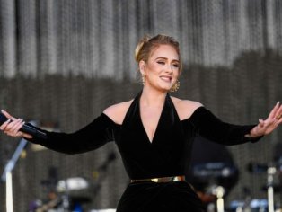 See Adele Return to the Stage for First Public Concert in 5 Years – Rolling Stone
