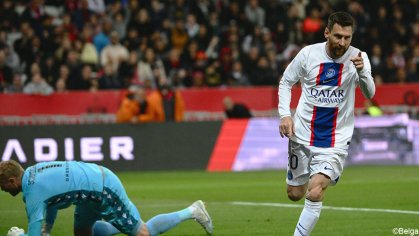 BEKIJK: Lionel Messi geeft knorrige PSG-fans lik op stuk met goal en assist in Nice | Ligue 1 Uber Eats 2022/2023 | sporza