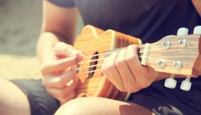 20 Easy Ukulele Songs for Beginners (With Tabs!)