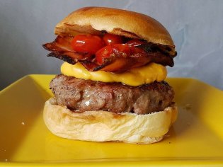 Hambúrguer artesanal com bacon que nenhum restaurante consegue fazer tão gostoso