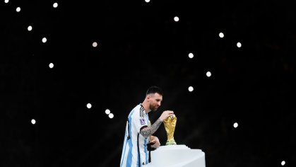 Lionel Messi's parallels with Diego Maradona and other images that define the World Cup final - ABC News