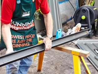 How To Install Colorbond Fence Panels - DIY At Bunnings