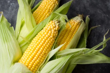How To Cook Sweet Corn In Microwave? - Cooking Tom