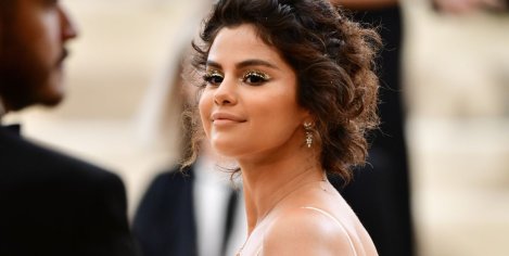 Selena Gomez Calls 2018 Met Gala Tan Her Biggest Beauty Disaster
