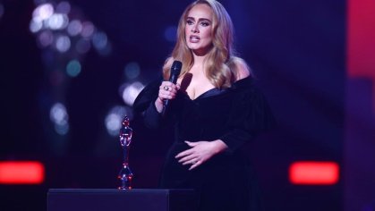 Auszeichnung: Adele freut sich Ã¼ber Emmy: âHabe offiziell ein EGOâ
