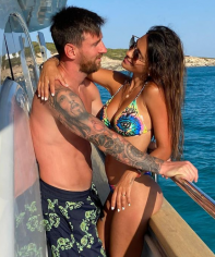 Lionel Messi celebrates Antonela Roccuzzo's 34th birthday with romantic pictures | Futball News