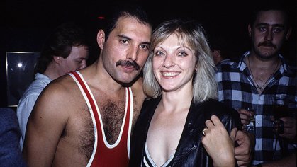 Who Is Mary Austin? Facts About Freddie Mercury’s Ex-Fiancee & Friend – Hollywood Life