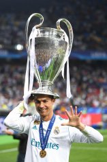 [43+] Cristiano Ronaldo With UCL Trophy Wallpapers - WallpaperSafari