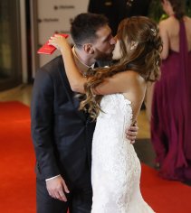 Lionel Messi se casa com namorada de infância na Argentina | futebol internacional | ge