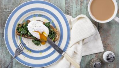 Spinach and poached egg on toast recipe - BBC Food