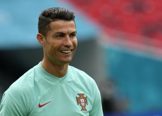 Ile zarabia Cristiano Ronaldo? Majątek i zarobki CR7 zwalają z nóg! - ESKA.pl