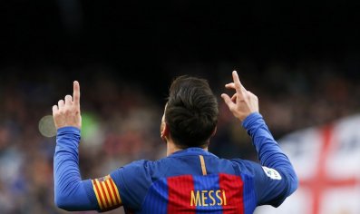 Lionel Messi signs huge new contract - SportsPro