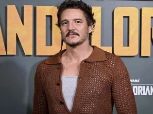 Pedro Pascal Bio, Age, Parents, Siblings, Wife, Children, Height