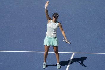 Swiatek winning easily, but knows who's No. 1 at the US Open | Tennis.com