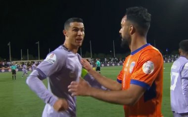 Watch: Cristiano Ronaldo rushes off pitch amid brutal altercation with teammate - Sportszion