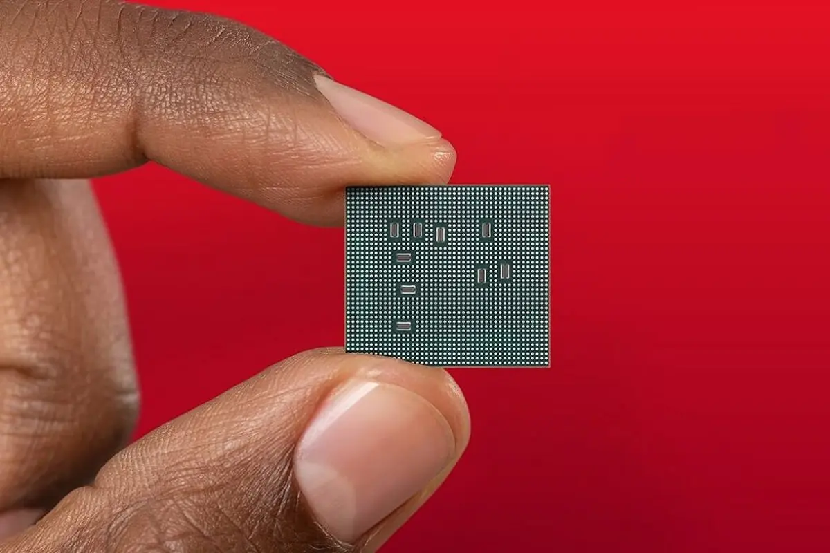 Snapdragon 782G Processor in Hand